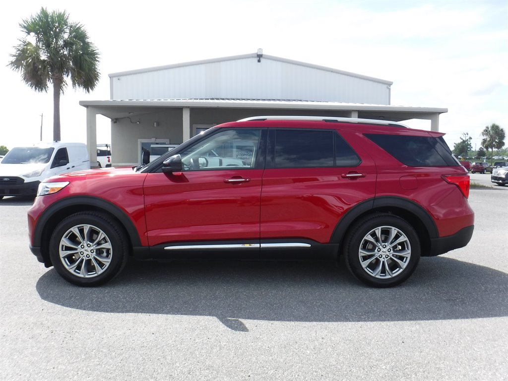2023 Ford Explorer Limited's photo