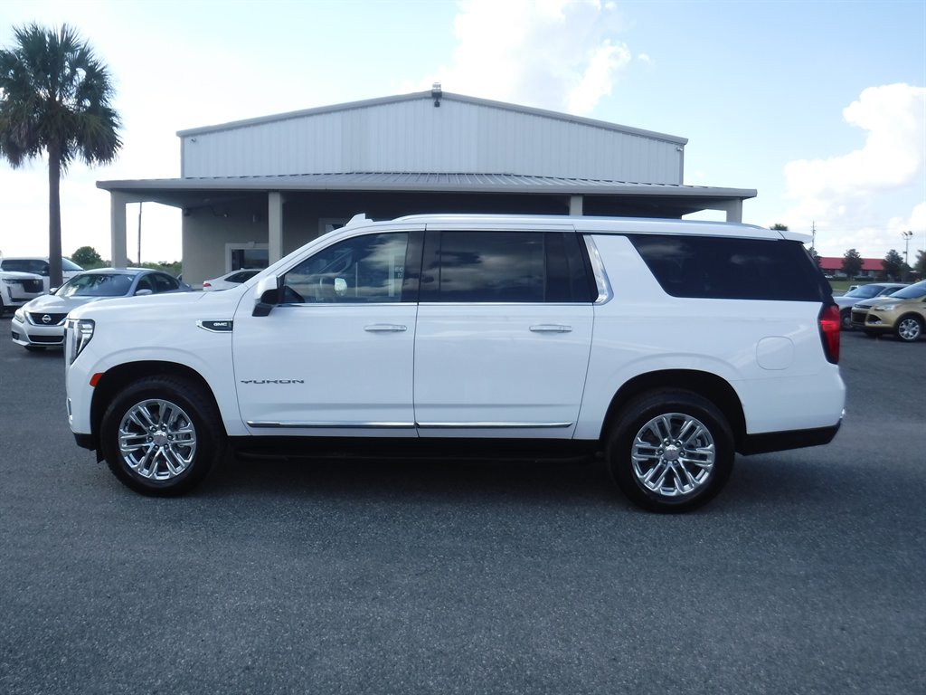 2023 GMC Yukon XL SLT's photo