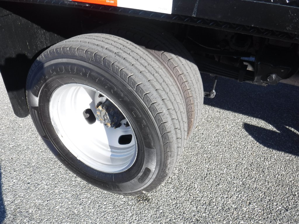 2022 Ford F-350 Super Duty Chassis Cab XL