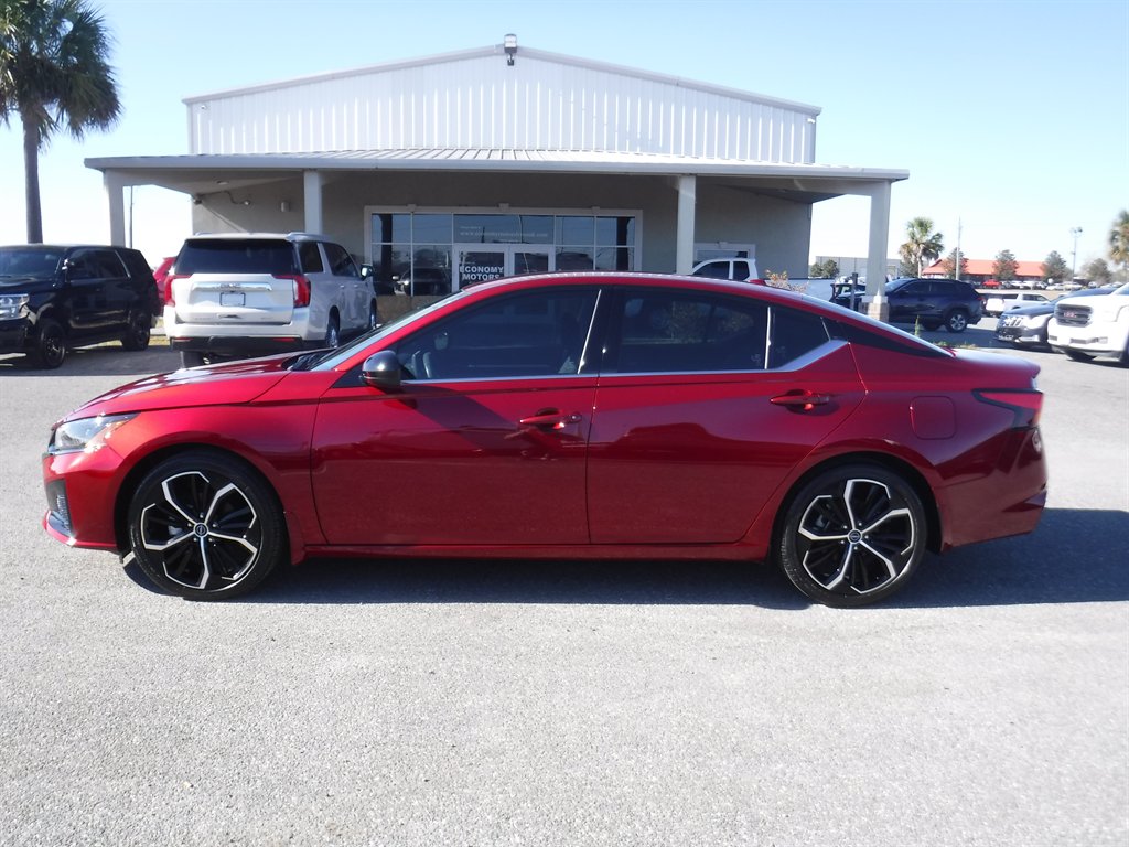 2023 Nissan Altima SR